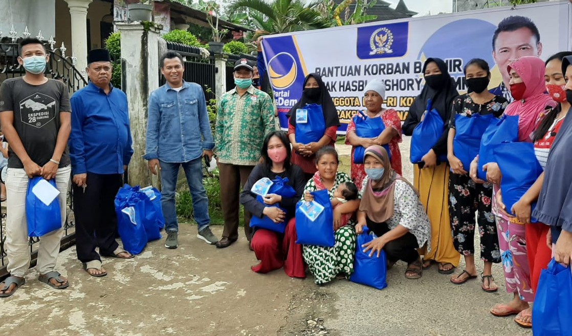 Hasbi Bantu Korban Banjir di Jambi